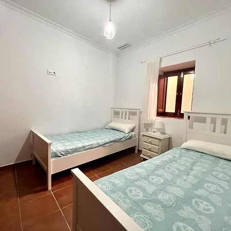 Spanish Style 3 Bed Apartment *